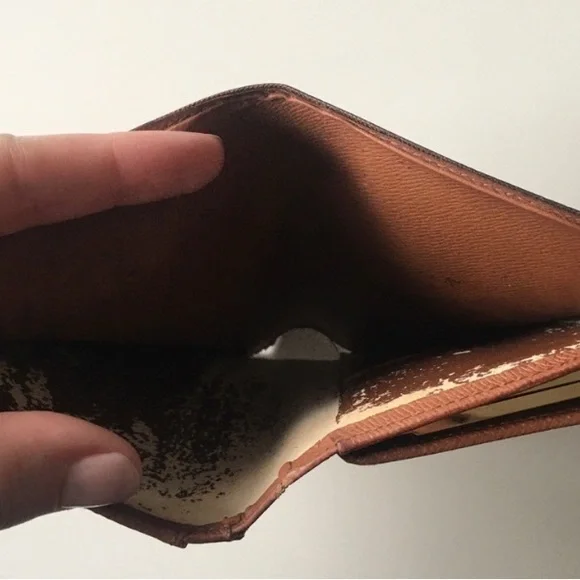 Louis Vuitton Vintage Viennois Wallet with Kisslock. Authentic and rare. - Picture 16 of 17